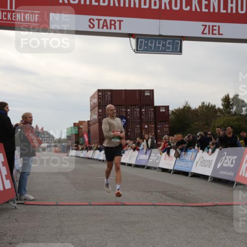 03.10.2025 - Köhlbrandbrückenlauf Yannick Fuchs http://msf.ph/oto/8982382 03.10.2025 15:44:55 Ziel 7004 meine-sportfotos.de