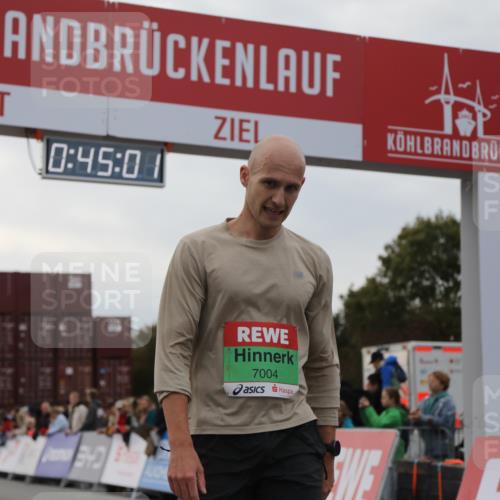 03.10.2025 - Köhlbrandbrückenlauf Yannick Fuchs http://msf.ph/oto/8982390 03.10.2025 15:45:00 Ziel  meine-sportfotos.de