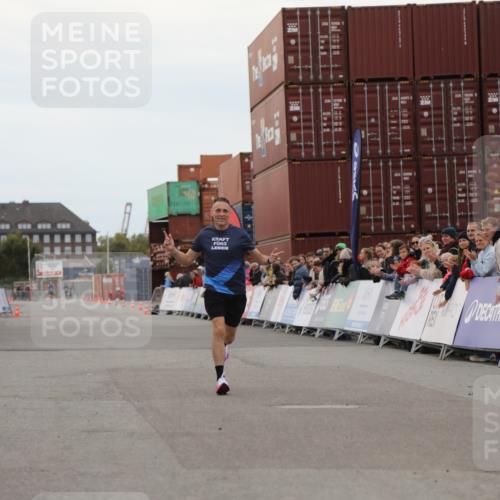 03.10.2025 - Köhlbrandbrückenlauf Yannick Fuchs http://msf.ph/oto/8982394 03.10.2025 15:45:29 Ziel 9148 meine-sportfotos.de