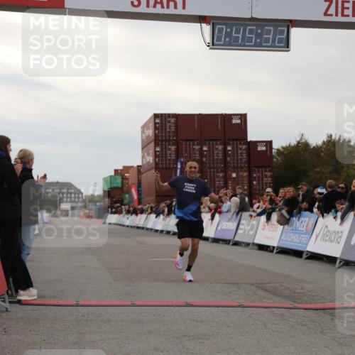 03.10.2025 - Köhlbrandbrückenlauf Yannick Fuchs http://msf.ph/oto/8982401 03.10.2025 15:45:30 Ziel 9148 meine-sportfotos.de