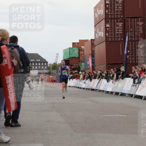 03.10.2025 - Köhlbrandbrückenlauf Yannick Fuchs http://msf.ph/oto/8982407 03.10.2025 15:45:56 Ziel 7002 meine-sportfotos.de