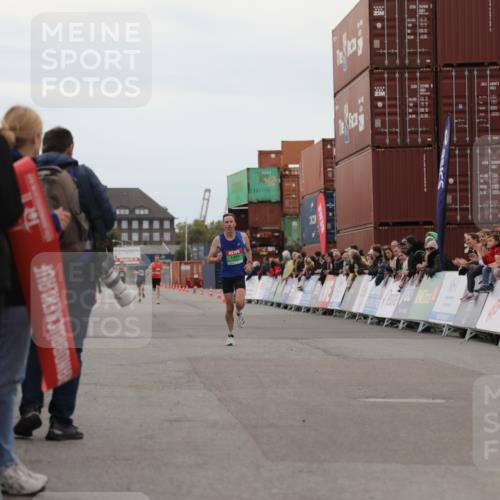 03.10.2025 - Köhlbrandbrückenlauf Yannick Fuchs http://msf.ph/oto/8982408 03.10.2025 15:45:56 Ziel 7002 meine-sportfotos.de