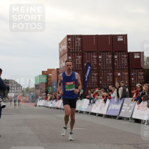 03.10.2025 - Köhlbrandbrückenlauf Yannick Fuchs http://msf.ph/oto/8982422 03.10.2025 15:46:00 Ziel 7002 meine-sportfotos.de