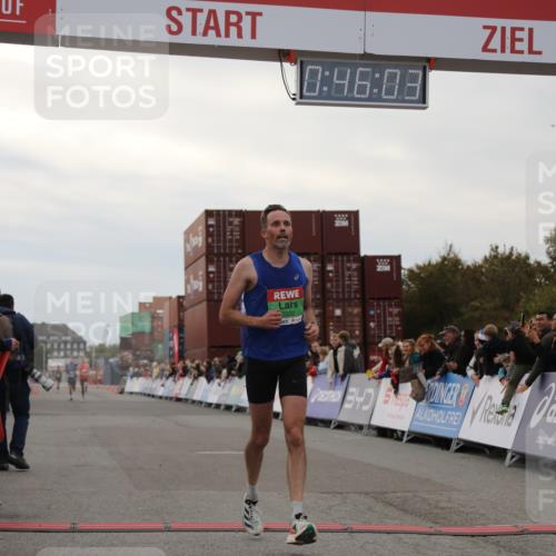 03.10.2025 - Köhlbrandbrückenlauf Yannick Fuchs http://msf.ph/oto/8982426 03.10.2025 15:46:01 Ziel 7002, 9130 meine-sportfotos.de