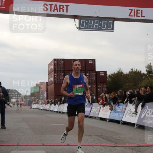03.10.2025 - Köhlbrandbrückenlauf Yannick Fuchs http://msf.ph/oto/8982427 03.10.2025 15:46:01 Ziel 7002, 9130 meine-sportfotos.de