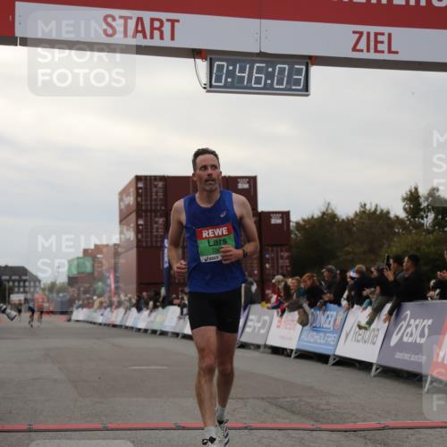03.10.2025 - Köhlbrandbrückenlauf Yannick Fuchs http://msf.ph/oto/8982428 03.10.2025 15:46:02 Ziel 7002, 7003, 9130 meine-sportfotos.de