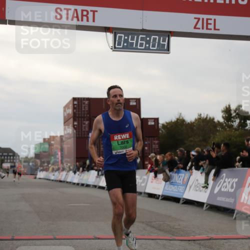 03.10.2025 - Köhlbrandbrückenlauf Yannick Fuchs http://msf.ph/oto/8982429 03.10.2025 15:46:02 Ziel 7002, 7003, 9130 meine-sportfotos.de
