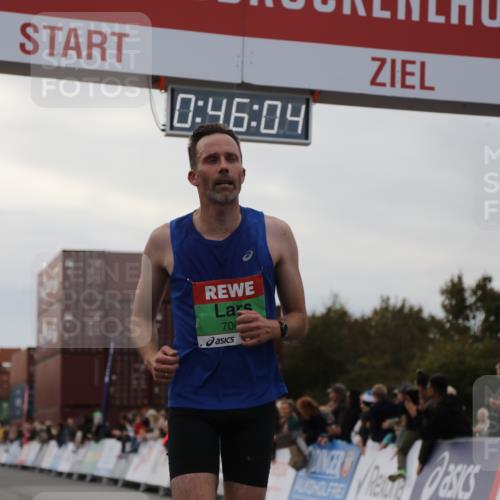 03.10.2025 - Köhlbrandbrückenlauf Yannick Fuchs http://msf.ph/oto/8982430 03.10.2025 15:46:02 Ziel 7002, 7003, 9130 meine-sportfotos.de