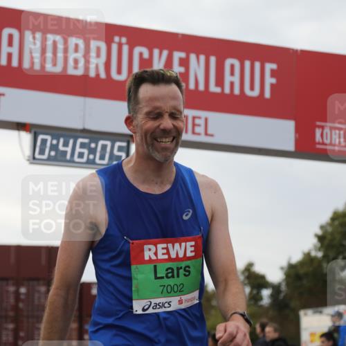 03.10.2025 - Köhlbrandbrückenlauf Yannick Fuchs http://msf.ph/oto/8982432 03.10.2025 15:46:04 Ziel 7002, 7003, 9130 meine-sportfotos.de