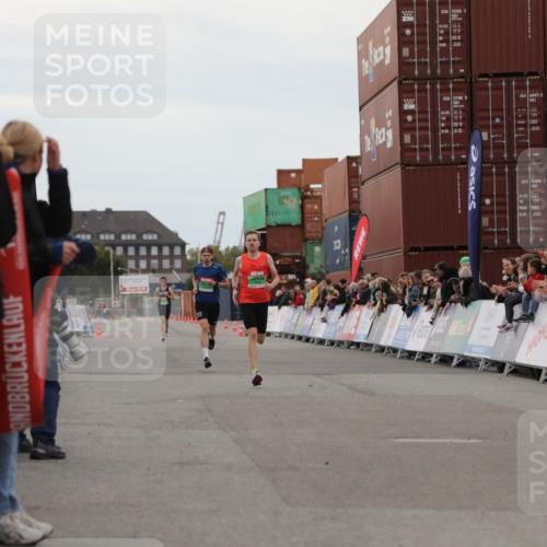 03.10.2025 - Köhlbrandbrückenlauf Yannick Fuchs http://msf.ph/oto/8982434 03.10.2025 15:46:06 Ziel 7003, 9130 meine-sportfotos.de
