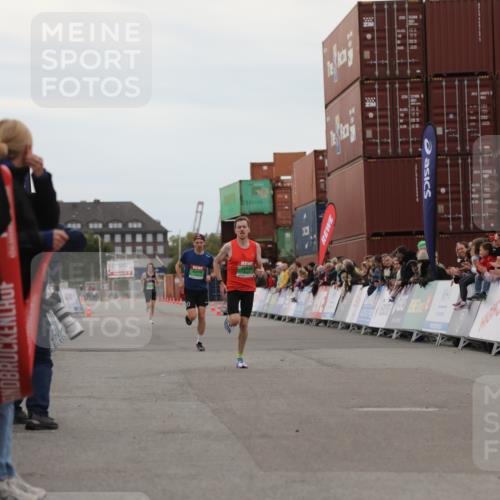 03.10.2025 - Köhlbrandbrückenlauf Yannick Fuchs http://msf.ph/oto/8982435 03.10.2025 15:46:06 Ziel 7003, 9130 meine-sportfotos.de