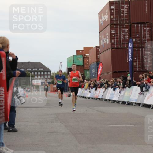 03.10.2025 - Köhlbrandbrückenlauf Yannick Fuchs http://msf.ph/oto/8982436 03.10.2025 15:46:07 Ziel 7003, 9130 meine-sportfotos.de