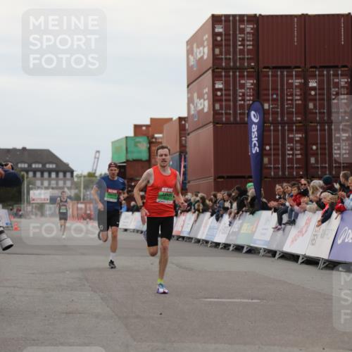03.10.2025 - Köhlbrandbrückenlauf Yannick Fuchs http://msf.ph/oto/8982437 03.10.2025 15:46:08 Ziel 7003, 9130 meine-sportfotos.de