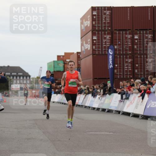 03.10.2025 - Köhlbrandbrückenlauf Yannick Fuchs http://msf.ph/oto/8982438 03.10.2025 15:46:08 Ziel 7003, 9130 meine-sportfotos.de