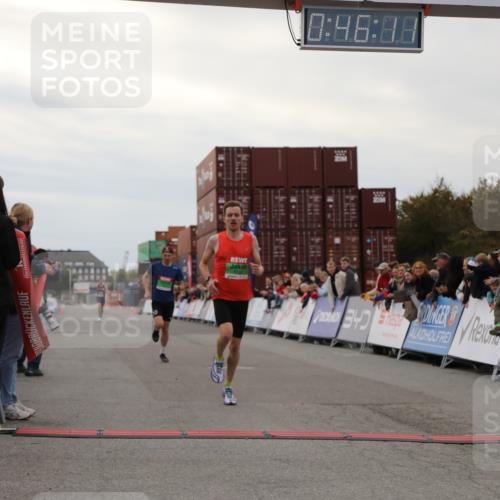 03.10.2025 - Köhlbrandbrückenlauf Yannick Fuchs http://msf.ph/oto/8982443 03.10.2025 15:46:09 Ziel 7003, 9130, 9720 meine-sportfotos.de