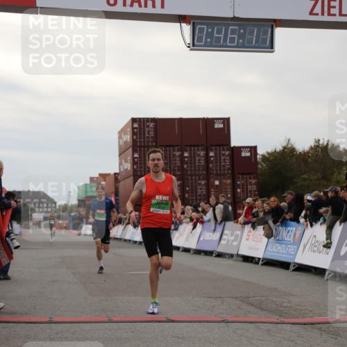 03.10.2025 - Köhlbrandbrückenlauf Yannick Fuchs http://msf.ph/oto/8982444 03.10.2025 15:46:09 Ziel 7003, 9130, 9720 meine-sportfotos.de