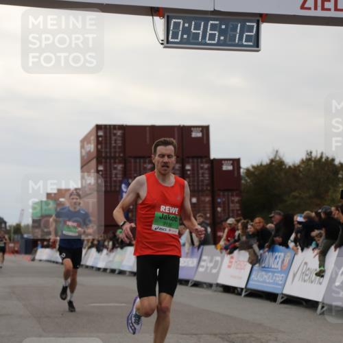 03.10.2025 - Köhlbrandbrückenlauf Yannick Fuchs http://msf.ph/oto/8982446 03.10.2025 15:46:10 Ziel 7003, 9130, 9720 meine-sportfotos.de