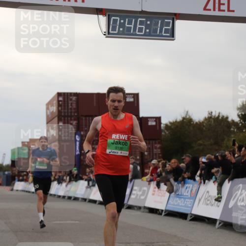 03.10.2025 - Köhlbrandbrückenlauf Yannick Fuchs http://msf.ph/oto/8982447 03.10.2025 15:46:10 Ziel 7003, 9130, 9720 meine-sportfotos.de