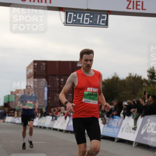 03.10.2025 - Köhlbrandbrückenlauf Yannick Fuchs http://msf.ph/oto/8982448 03.10.2025 15:46:10 Ziel 7003, 9130, 9720 meine-sportfotos.de