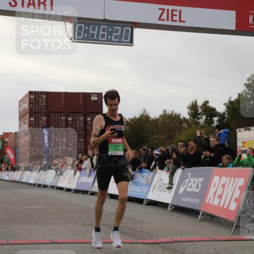 03.10.2025 - Köhlbrandbrückenlauf Yannick Fuchs http://msf.ph/oto/8982470 03.10.2025 15:46:18 Ziel 9720 meine-sportfotos.de