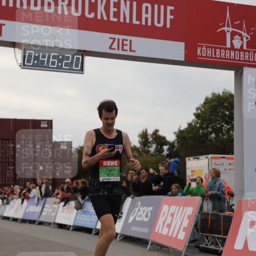 03.10.2025 - Köhlbrandbrückenlauf Yannick Fuchs http://msf.ph/oto/8982471 03.10.2025 15:46:18 Ziel 9720 meine-sportfotos.de