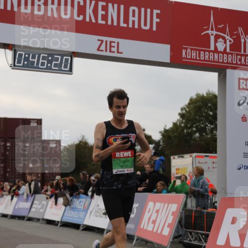 03.10.2025 - Köhlbrandbrückenlauf Yannick Fuchs http://msf.ph/oto/8982472 03.10.2025 15:46:19 Ziel 9720 meine-sportfotos.de