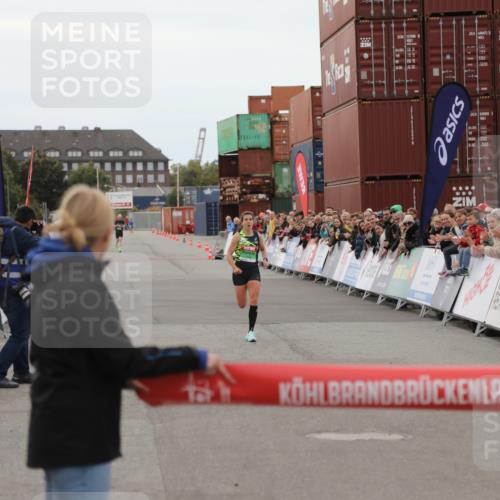 03.10.2025 - Köhlbrandbrückenlauf Yannick Fuchs http://msf.ph/oto/8982474 03.10.2025 15:46:54 Ziel 7034 meine-sportfotos.de