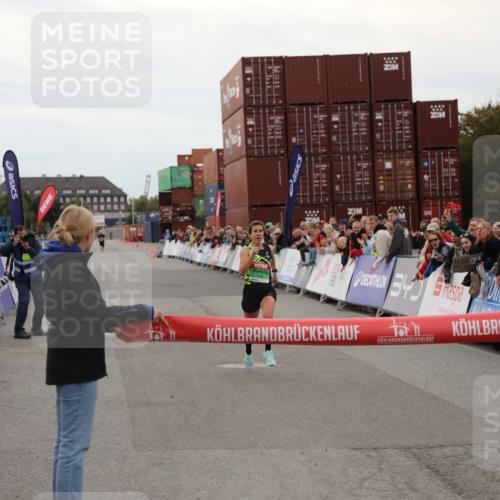 03.10.2025 - Köhlbrandbrückenlauf Yannick Fuchs http://msf.ph/oto/8982484 03.10.2025 15:46:56 Ziel 7034 meine-sportfotos.de