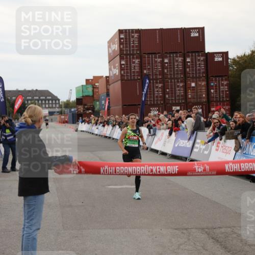 03.10.2025 - Köhlbrandbrückenlauf Yannick Fuchs http://msf.ph/oto/8982485 03.10.2025 15:46:56 Ziel 7034 meine-sportfotos.de