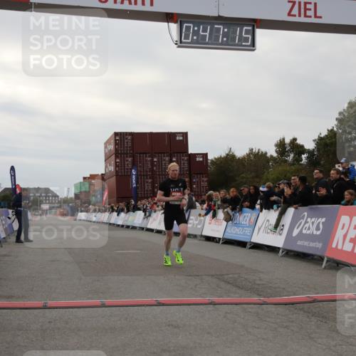 03.10.2025 - Köhlbrandbrückenlauf Yannick Fuchs http://msf.ph/oto/8982507 03.10.2025 15:47:13 Ziel 7015 meine-sportfotos.de