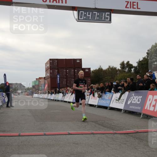 03.10.2025 - Köhlbrandbrückenlauf Yannick Fuchs http://msf.ph/oto/8982508 03.10.2025 15:47:13 Ziel 7015 meine-sportfotos.de