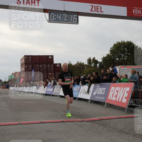 03.10.2025 - Köhlbrandbrückenlauf Yannick Fuchs http://msf.ph/oto/8982511 03.10.2025 15:47:14 Ziel 7015 meine-sportfotos.de