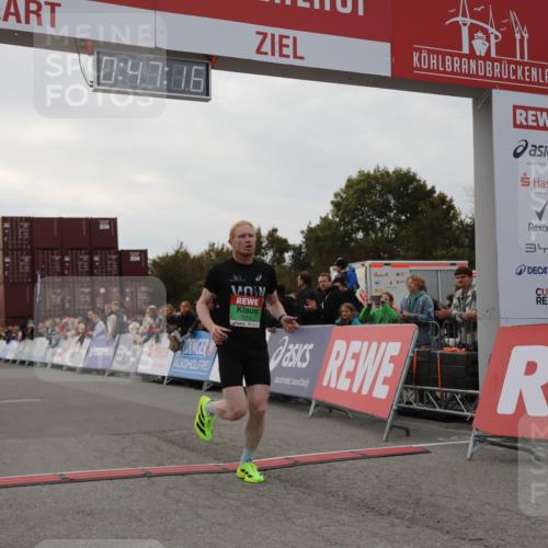 03.10.2025 - Köhlbrandbrückenlauf Yannick Fuchs http://msf.ph/oto/8982513 03.10.2025 15:47:14 Ziel 7015 meine-sportfotos.de