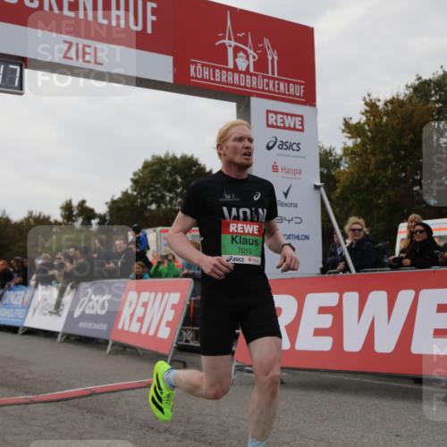 03.10.2025 - Köhlbrandbrückenlauf Yannick Fuchs http://msf.ph/oto/8982517 03.10.2025 15:47:15 Ziel 7015 meine-sportfotos.de