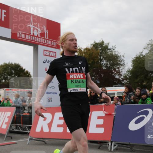 03.10.2025 - Köhlbrandbrückenlauf Yannick Fuchs http://msf.ph/oto/8982519 03.10.2025 15:47:15 Ziel 7015 meine-sportfotos.de