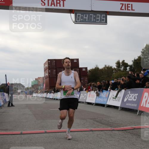 03.10.2025 - Köhlbrandbrückenlauf Yannick Fuchs http://msf.ph/oto/8982536 03.10.2025 15:47:33 Ziel 8787 meine-sportfotos.de