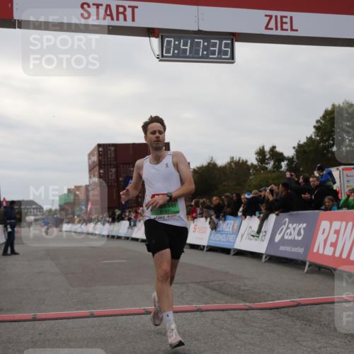 03.10.2025 - Köhlbrandbrückenlauf Yannick Fuchs http://msf.ph/oto/8982537 03.10.2025 15:47:34 Ziel 7022, 8787 meine-sportfotos.de