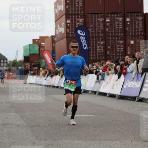03.10.2025 - Köhlbrandbrückenlauf Yannick Fuchs http://msf.ph/oto/8982542 03.10.2025 15:47:41 Ziel 7022, 9588 meine-sportfotos.de