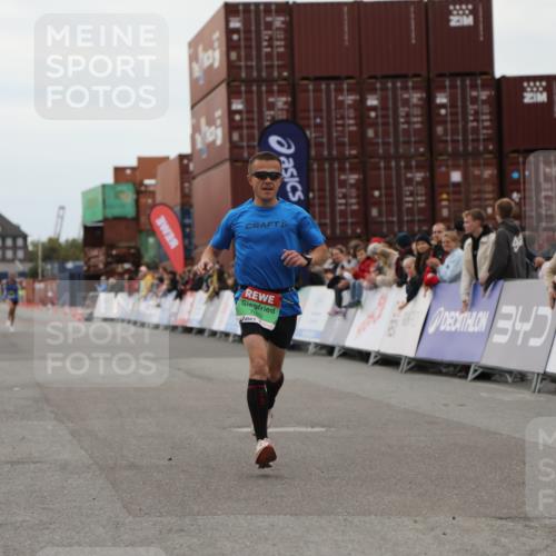 03.10.2025 - Köhlbrandbrückenlauf Yannick Fuchs http://msf.ph/oto/8982543 03.10.2025 15:47:41 Ziel 7022, 9588 meine-sportfotos.de