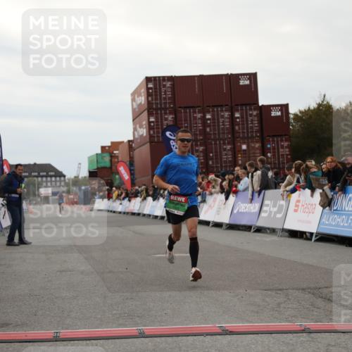 03.10.2025 - Köhlbrandbrückenlauf Yannick Fuchs http://msf.ph/oto/8982544 03.10.2025 15:47:41 Ziel 7022, 9588 meine-sportfotos.de