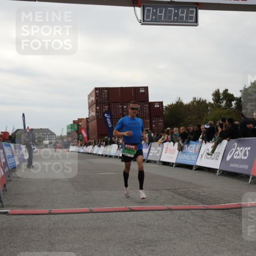 03.10.2025 - Köhlbrandbrückenlauf Yannick Fuchs http://msf.ph/oto/8982547 03.10.2025 15:47:42 Ziel 7022, 9588 meine-sportfotos.de