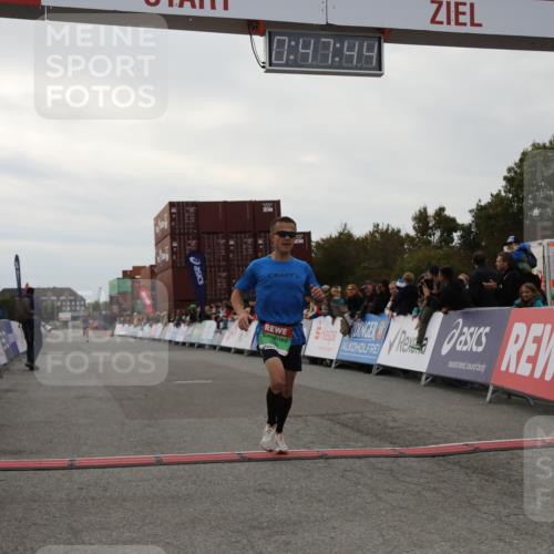 03.10.2025 - Köhlbrandbrückenlauf Yannick Fuchs http://msf.ph/oto/8982549 03.10.2025 15:47:42 Ziel 7022, 9588 meine-sportfotos.de