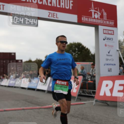 03.10.2025 - Köhlbrandbrückenlauf Yannick Fuchs http://msf.ph/oto/8982555 03.10.2025 15:47:43 Ziel 7022, 9588 meine-sportfotos.de