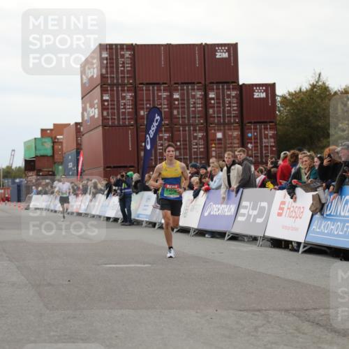 03.10.2025 - Köhlbrandbrückenlauf Yannick Fuchs http://msf.ph/oto/8982581 03.10.2025 15:48:47 Ziel 7009, 8871 meine-sportfotos.de