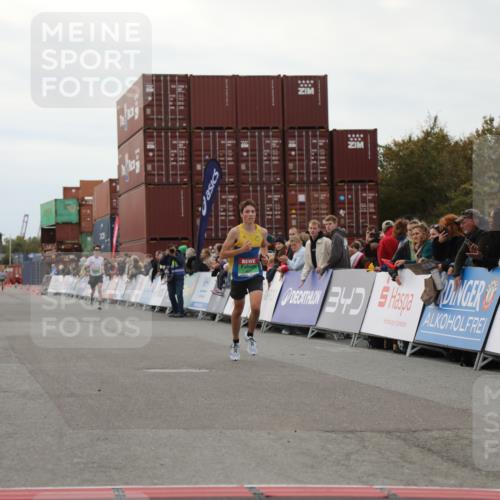03.10.2025 - Köhlbrandbrückenlauf Yannick Fuchs http://msf.ph/oto/8982583 03.10.2025 15:48:47 Ziel 7009, 8871 meine-sportfotos.de