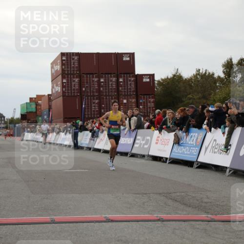03.10.2025 - Köhlbrandbrückenlauf Yannick Fuchs http://msf.ph/oto/8982586 03.10.2025 15:48:47 Ziel 7009, 8871 meine-sportfotos.de