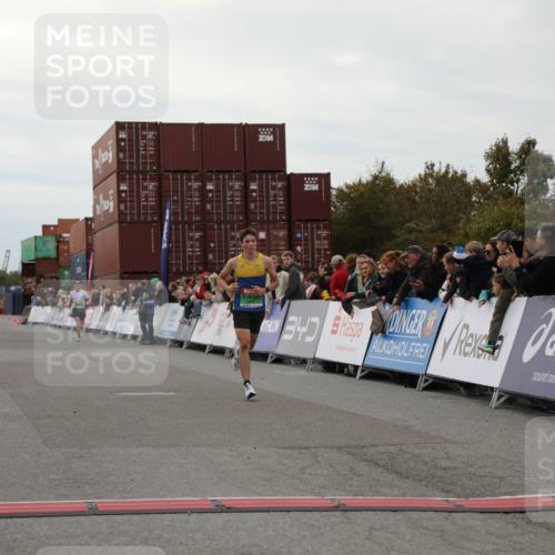 03.10.2025 - Köhlbrandbrückenlauf Yannick Fuchs http://msf.ph/oto/8982588 03.10.2025 15:48:48 Ziel 7009, 8871 meine-sportfotos.de