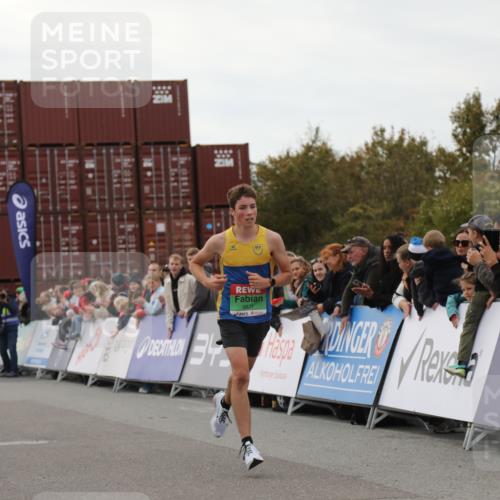 03.10.2025 - Köhlbrandbrückenlauf Yannick Fuchs http://msf.ph/oto/8982590 03.10.2025 15:48:48 Ziel 7009, 8871 meine-sportfotos.de