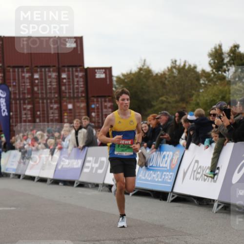 03.10.2025 - Köhlbrandbrückenlauf Yannick Fuchs http://msf.ph/oto/8982592 03.10.2025 15:48:48 Ziel 7009, 8871 meine-sportfotos.de