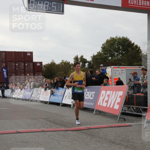 03.10.2025 - Köhlbrandbrückenlauf Yannick Fuchs http://msf.ph/oto/8982599 03.10.2025 15:48:49 Ziel 7009, 8871 meine-sportfotos.de